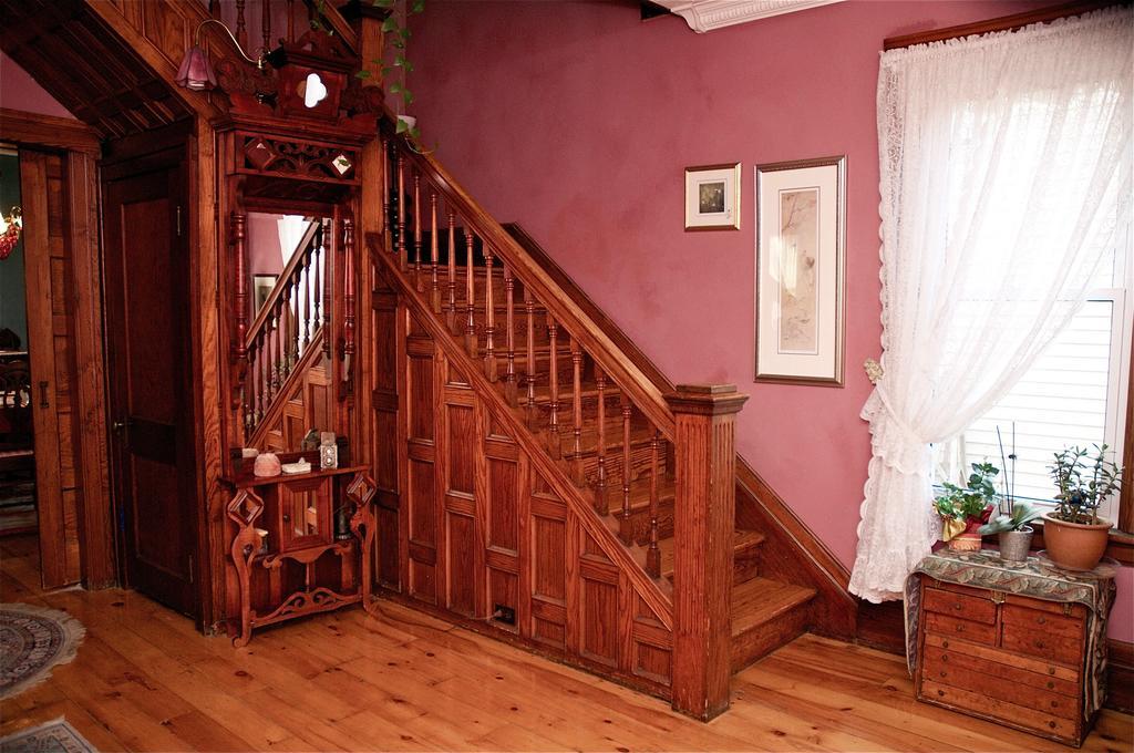 Bondy House Bed & Breakfast Amherstburg Exteriér fotografie