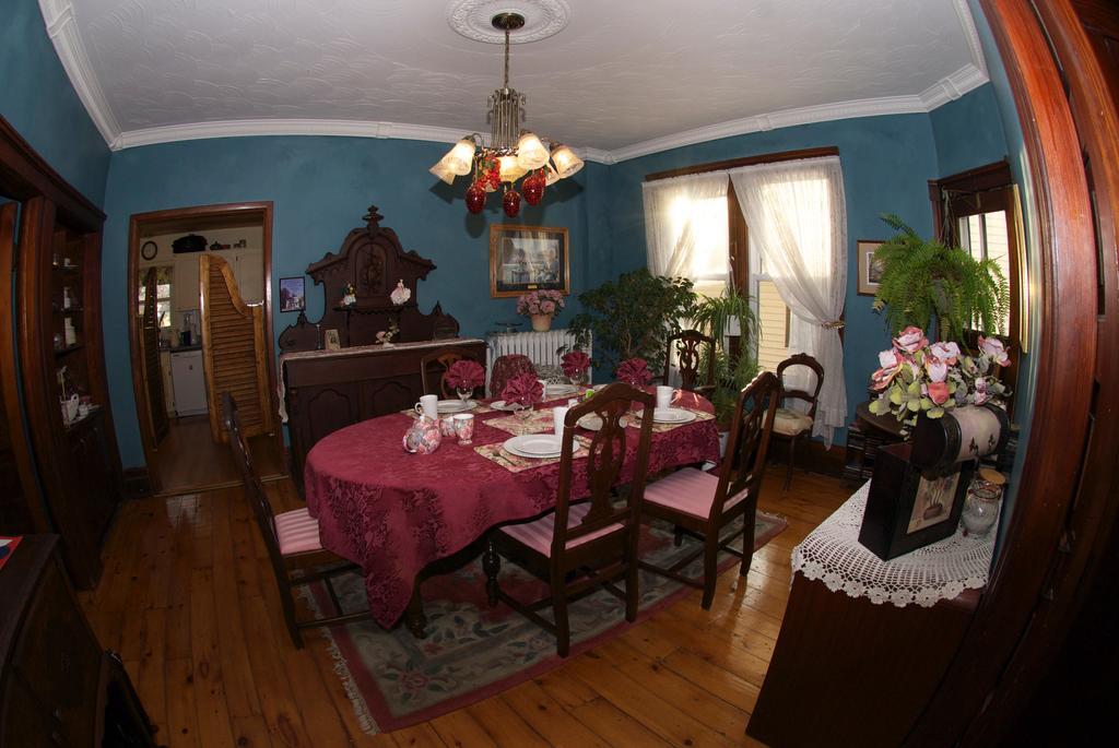 Bondy House Bed & Breakfast Amherstburg Exteriér fotografie