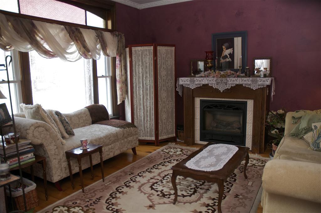 Bondy House Bed & Breakfast Amherstburg Exteriér fotografie