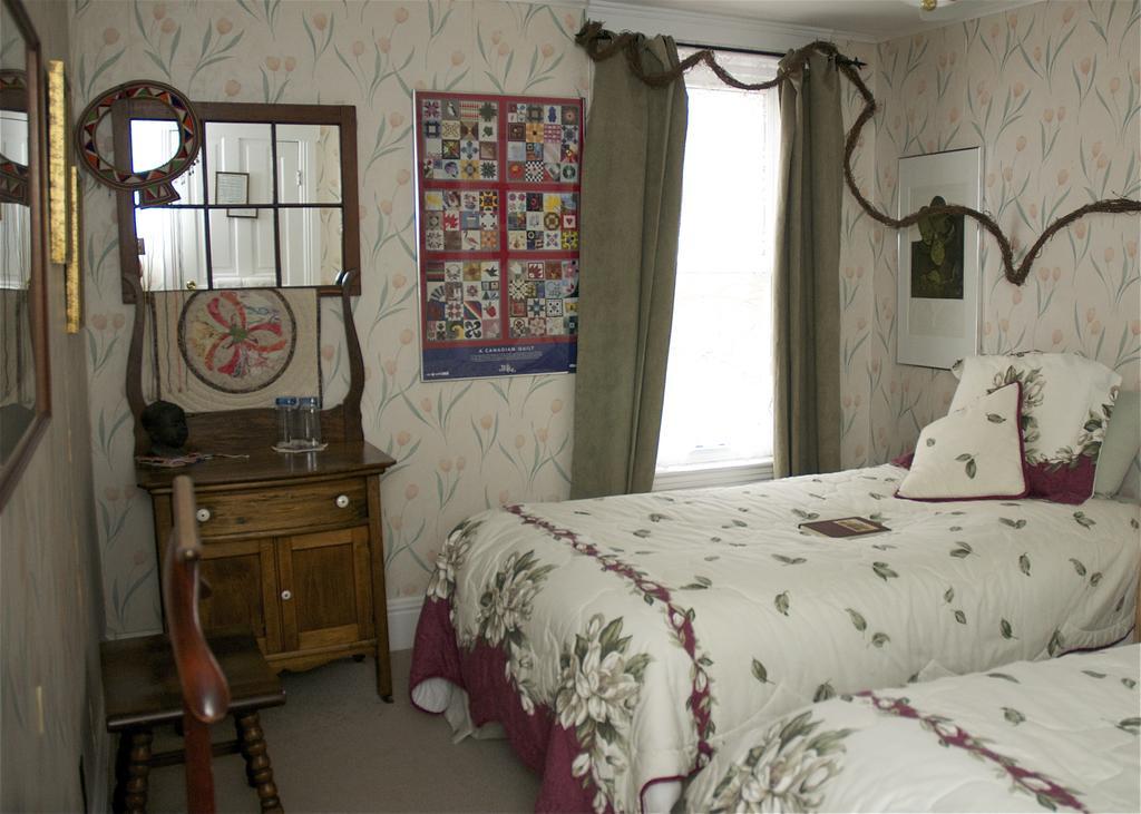 Bondy House Bed & Breakfast Amherstburg Exteriér fotografie