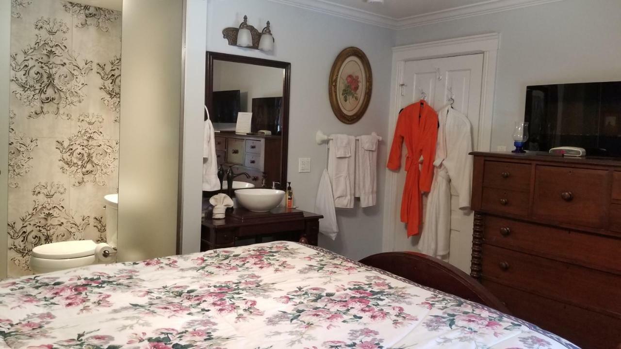 Bondy House Bed & Breakfast Amherstburg Exteriér fotografie